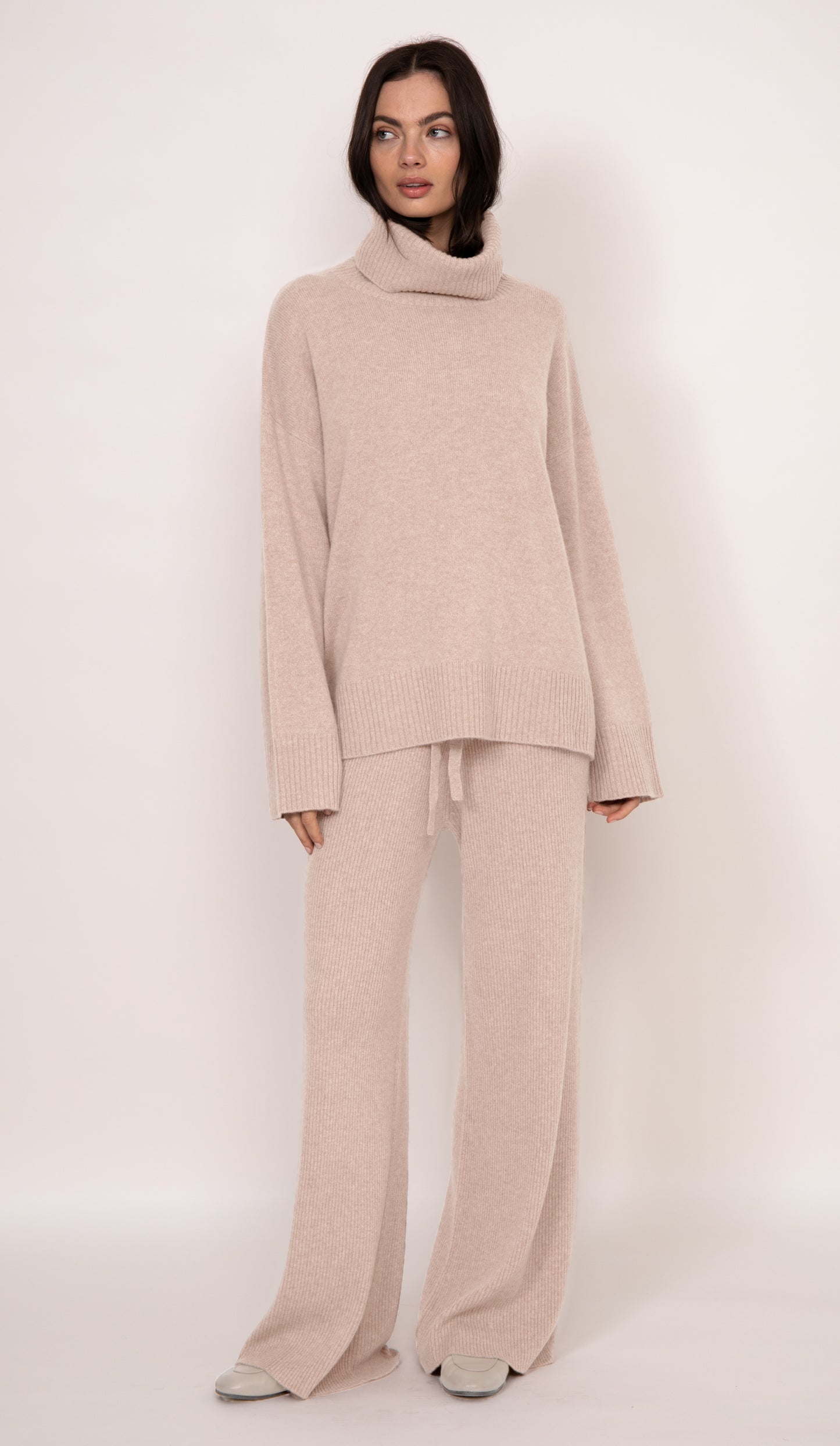 Charlie oversized cashmere turtleneck | Champagne