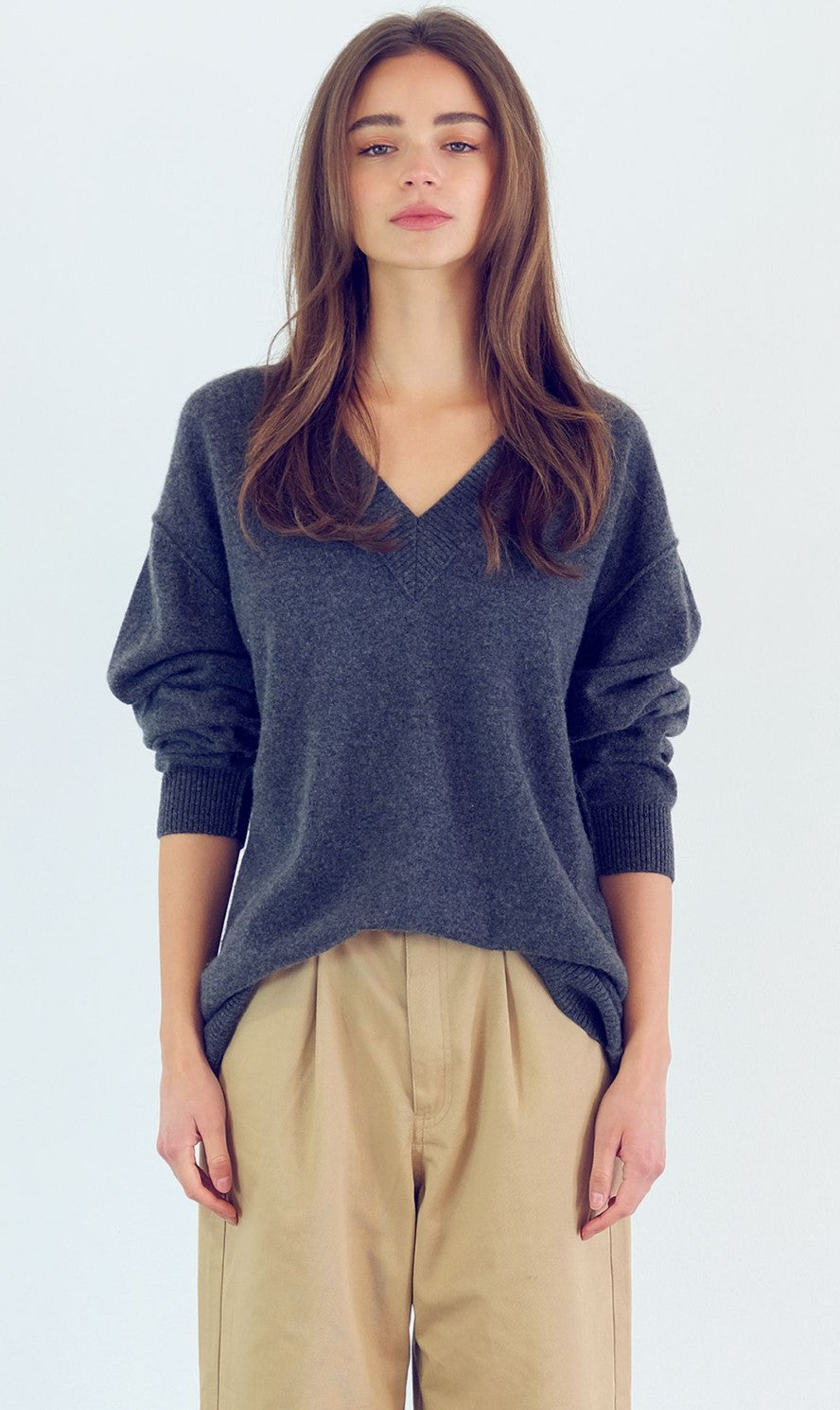 Mila Oversized Boyfriend V-Neck Pullover | Charcoal