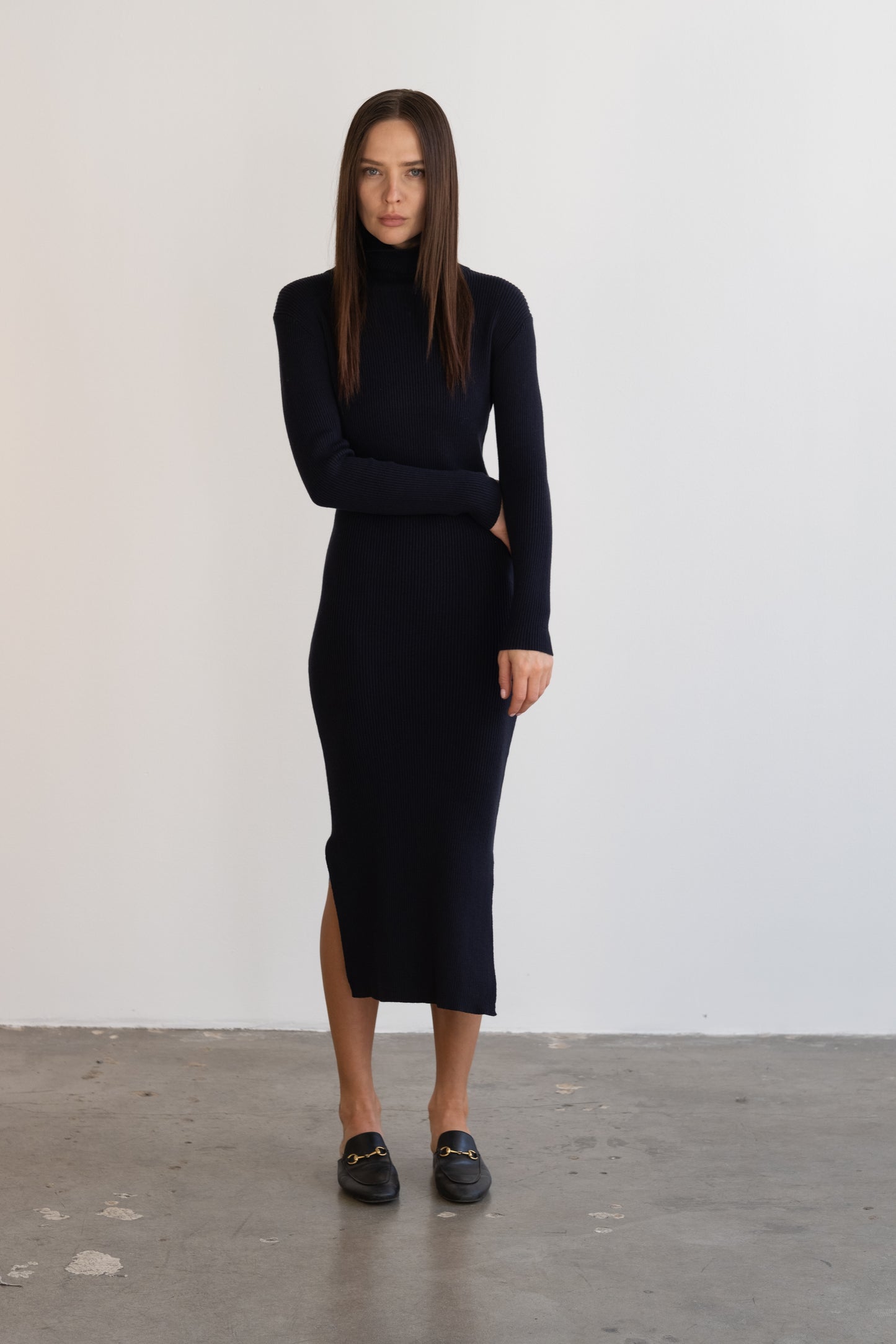 Alana turtleneck midi dress | Black