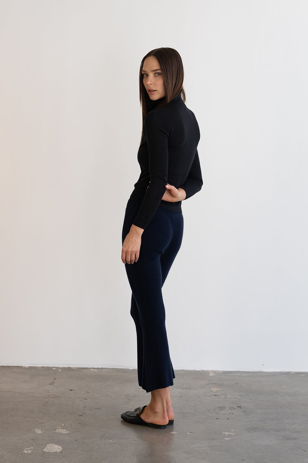tova paperthin cashmere turtleneck pullover black