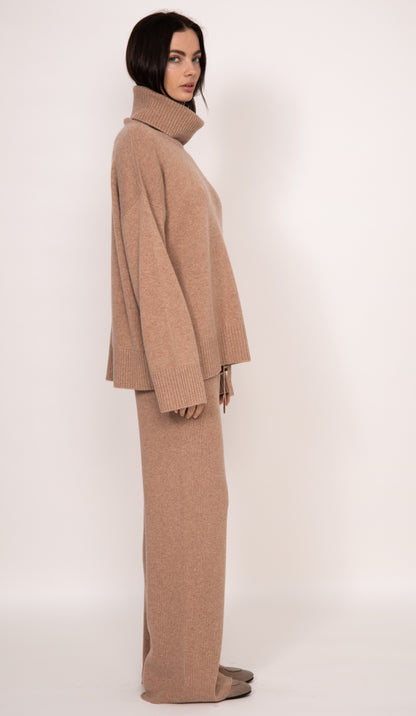 Charlie oversized cashmere turtleneck | Almond