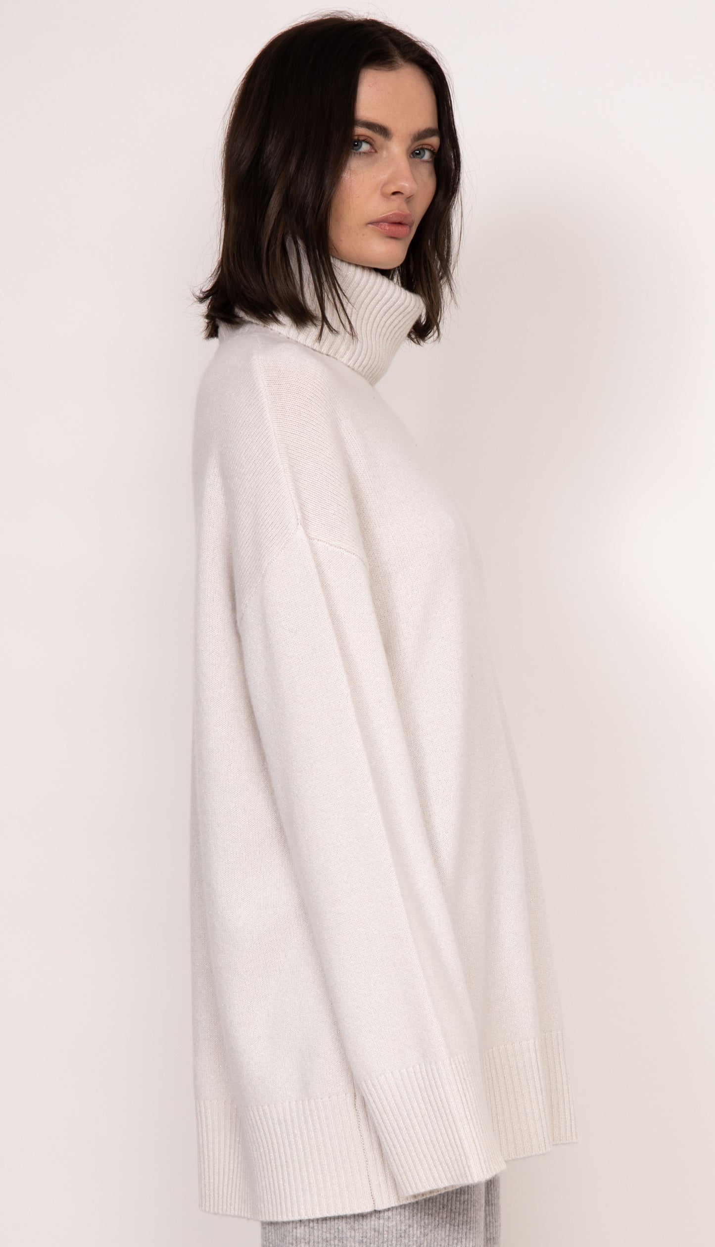 Charlie oversized cashmere turtleneck | White