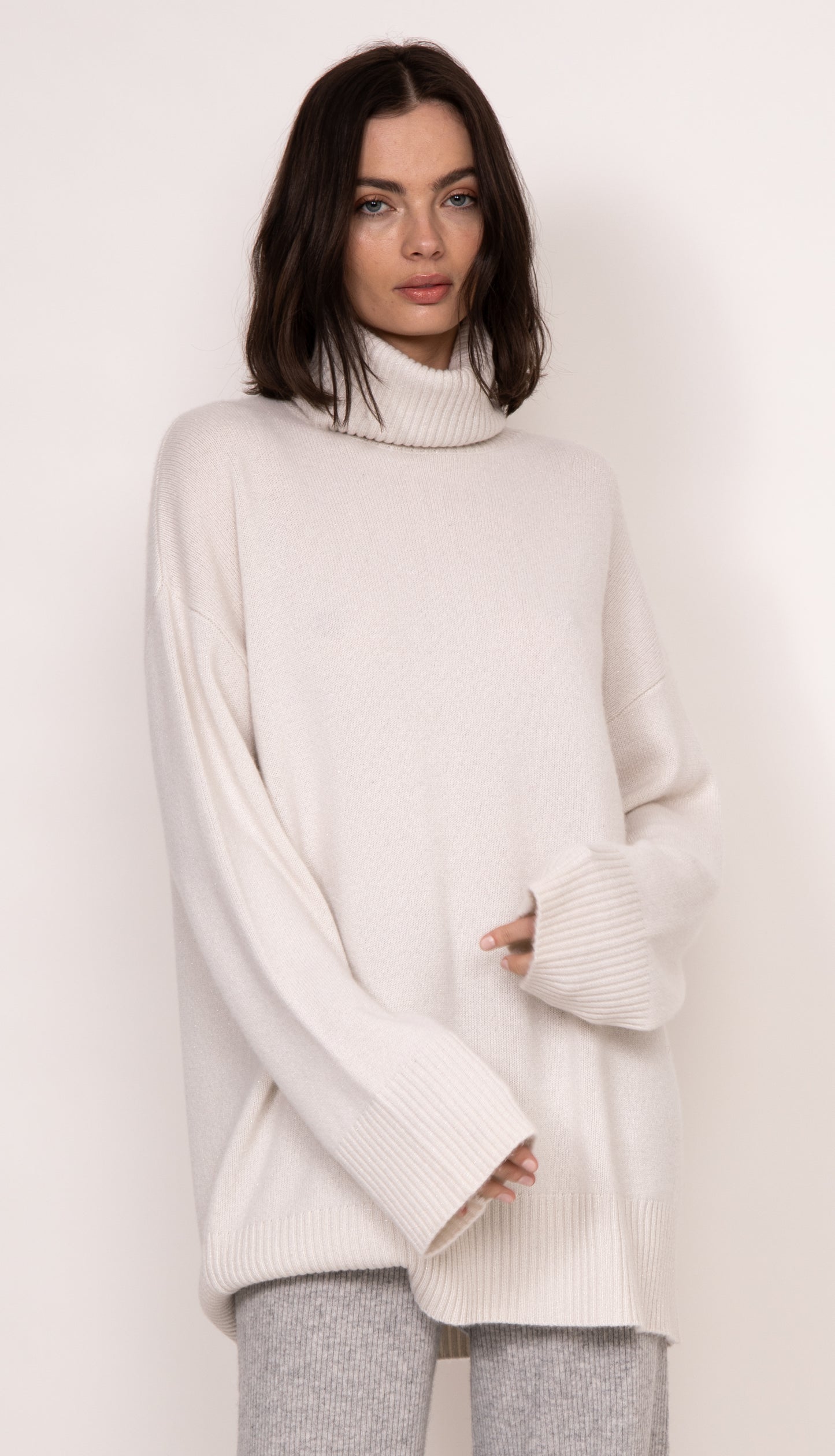 Charlie oversized cashmere turtleneck | White