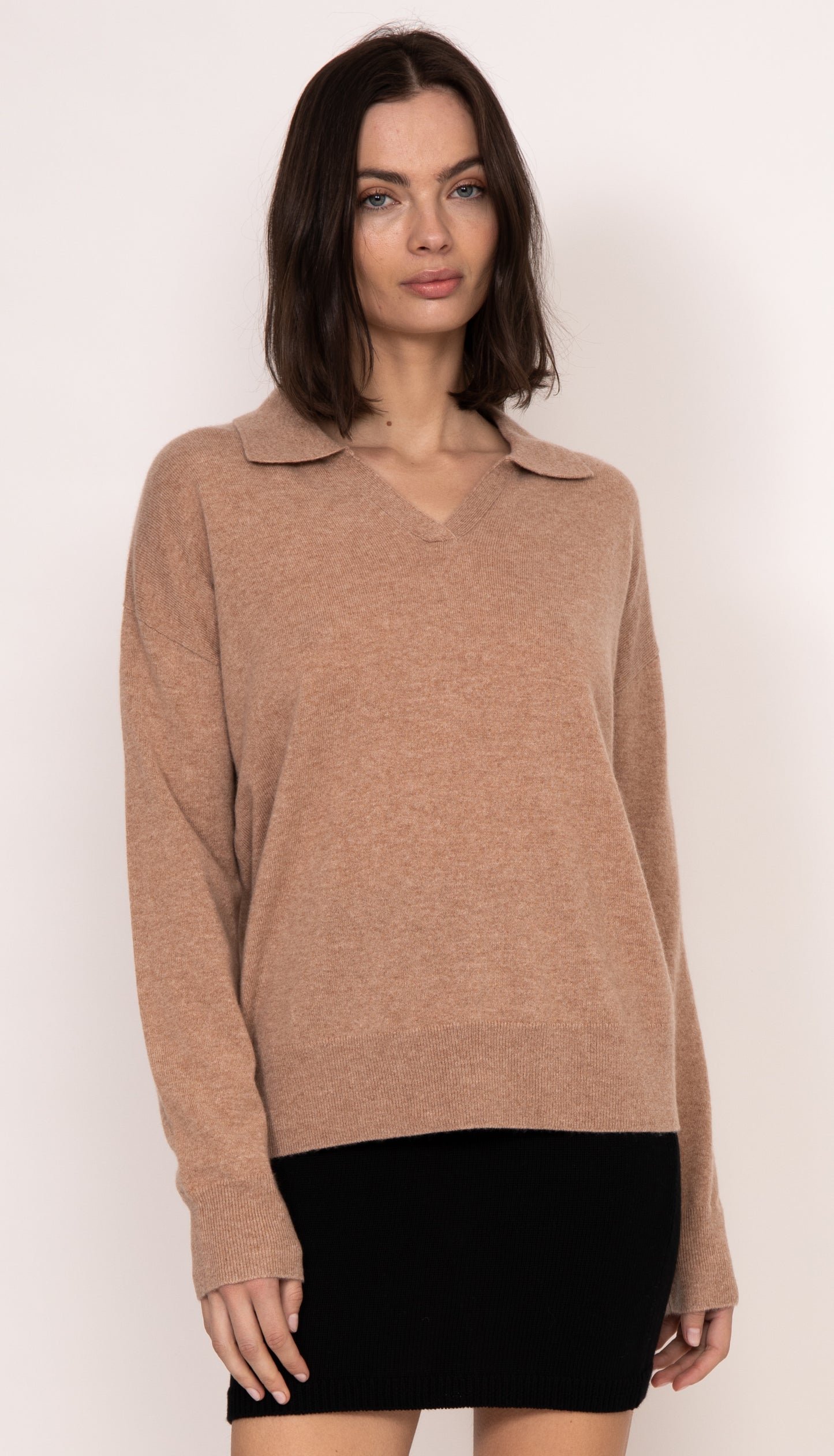 Luna collared cashmere crew | Almond