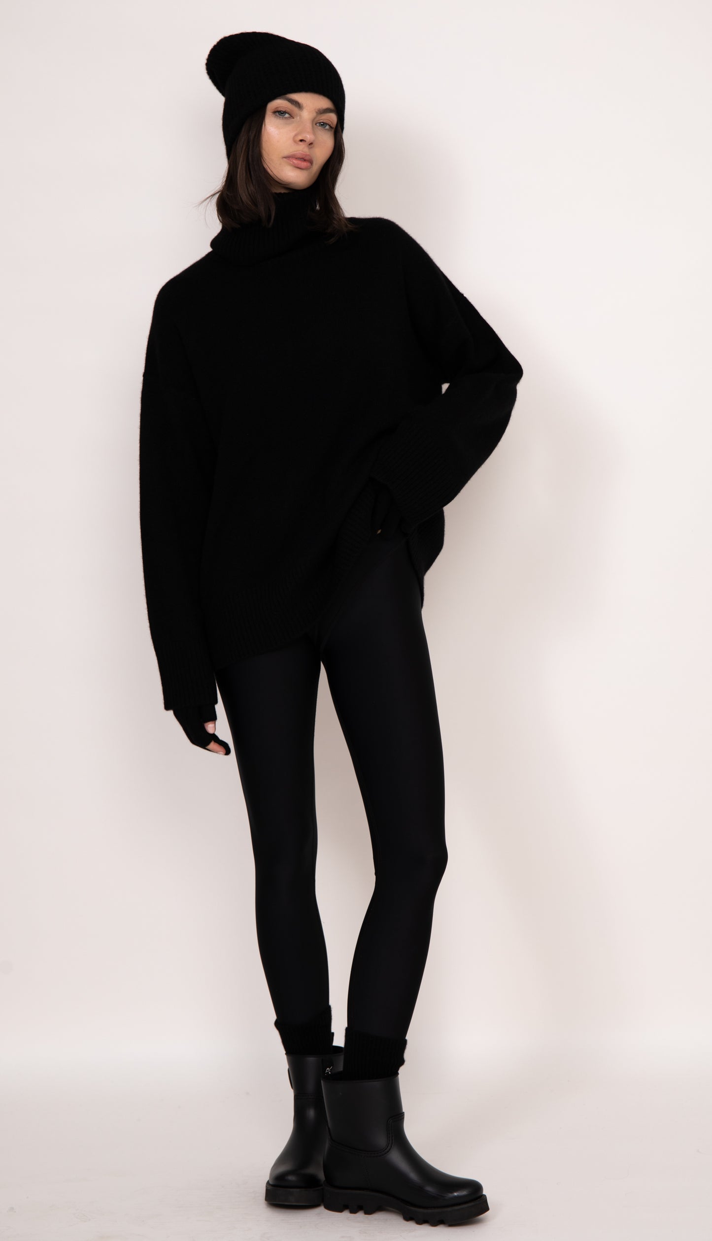 Charlie Oversized Cashmere Turtleneck | Black