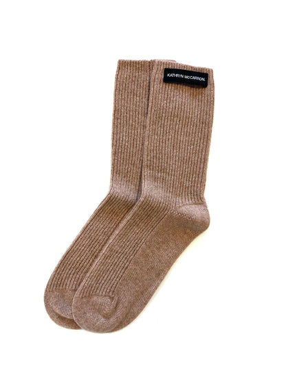 Chamonix cashmere ribbed socks | Almond