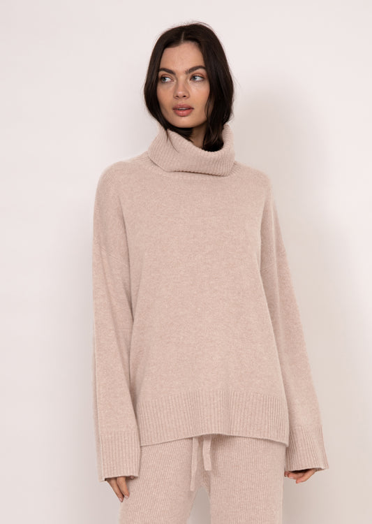 Charlie oversized cashmere turtleneck | Champagne